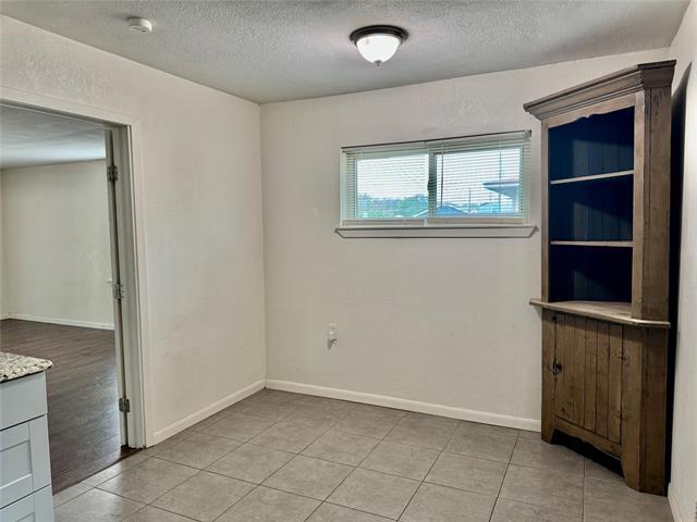 Building Photo - 611 Crestview Dr
