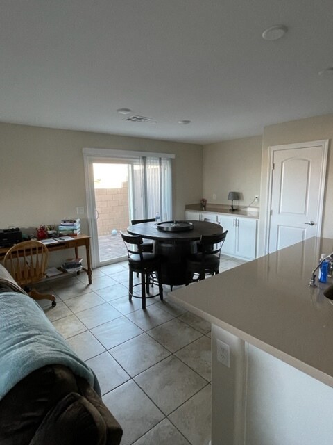 dining area - 365 Rosefinch St