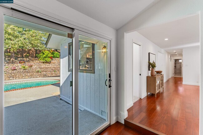 Building Photo - 2424 San Miguel Dr