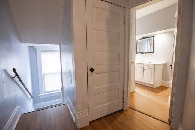 Building Photo - 796 Ebner St