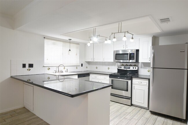 Building Photo - 2372 Triway Ln