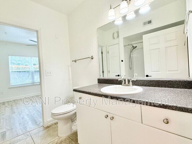 Building Photo - 202 E South St