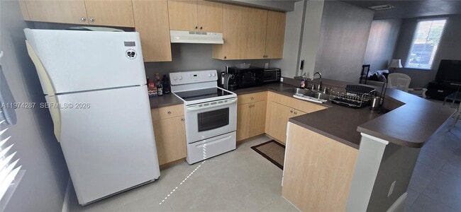 Building Photo - 2945 NE 185th St