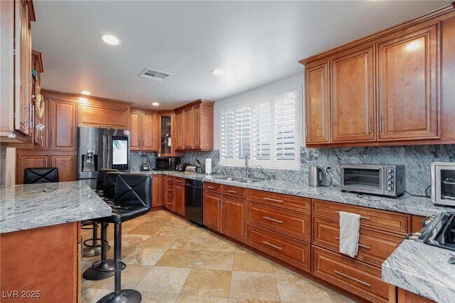 Building Photo - 5033 Saluda Cir