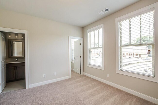 Building Photo - 4308 Parkside Pl