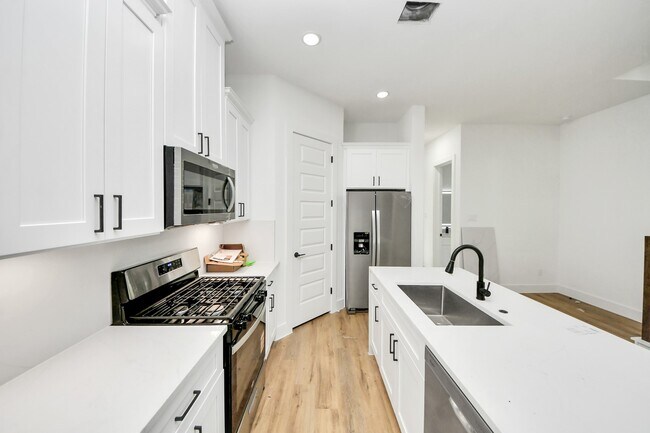 Building Photo - 8313 Venus St