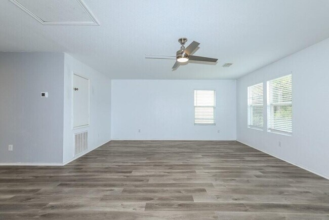 Building Photo - 302 Falling Pine Dr