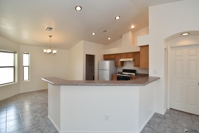 Building Photo - 10254 E 38th St