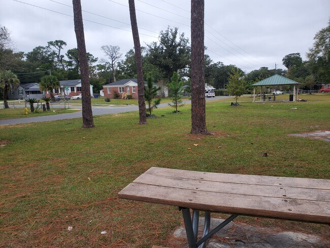 Walking distance to park - 905 Ethan Allen St