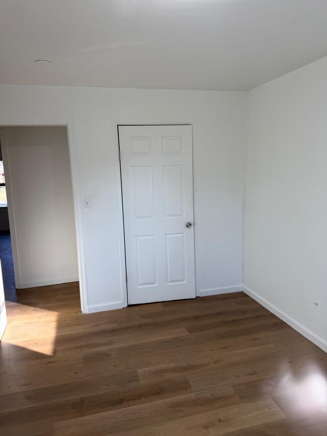 Building Photo - 1665 Elaine Rd