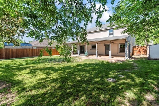 Building Photo - 1807 Iris Ln