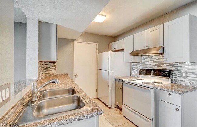 Building Photo - 5220 Mission Carmel Ln