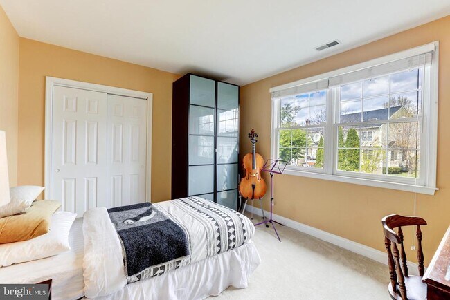 Building Photo - 2945 Oakton Knoll Ct