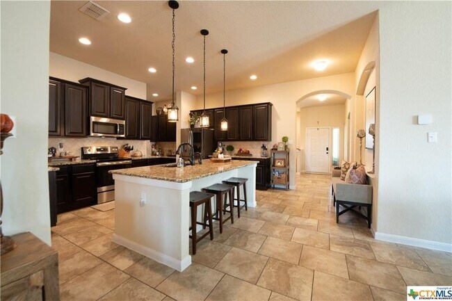 Building Photo - 5633 Briar Fld