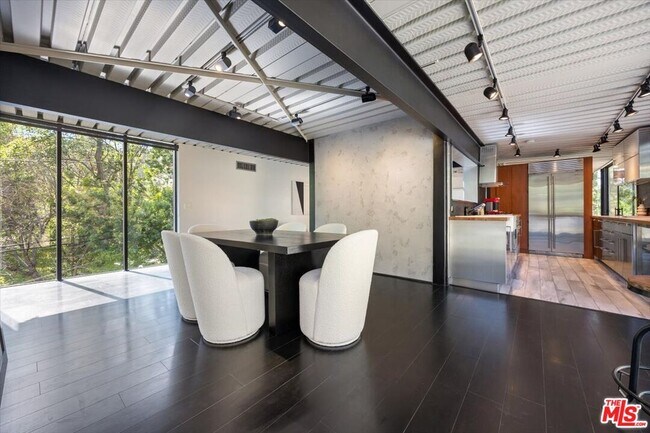 Building Photo - 4046 Stoneybrook Dr