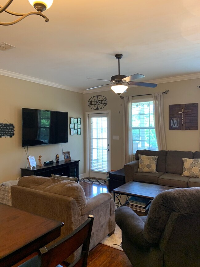 Building Photo - 3/2 IN HAMPTON CREEK SUBDIVISION- AVAILABLE SEPTEMBER 1, 2026