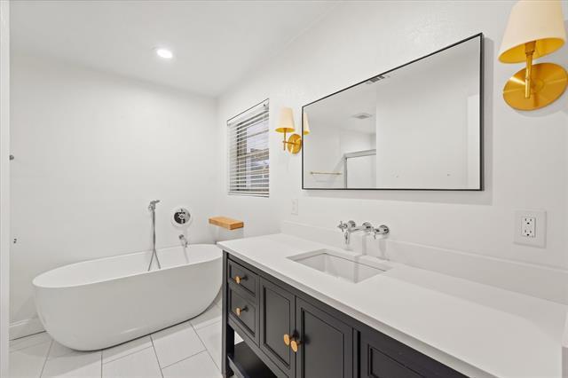 Building Photo - 10637 Lakemere Dr