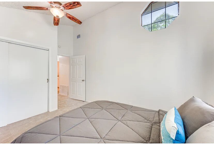 Building Photo - Room in House on Sunlit Grove