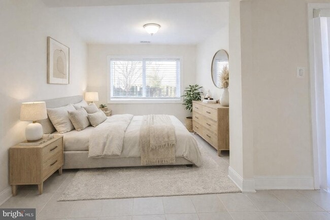 Building Photo - 13373 Hungerford Pl