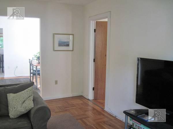 Building Photo - 3 bedroom in Newton MA 02467