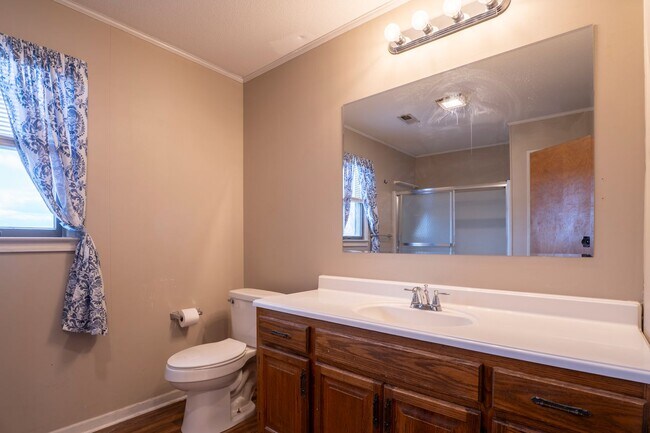 Building Photo - 4 Bedroom, 2 Bathroom Home in Greene County, TN