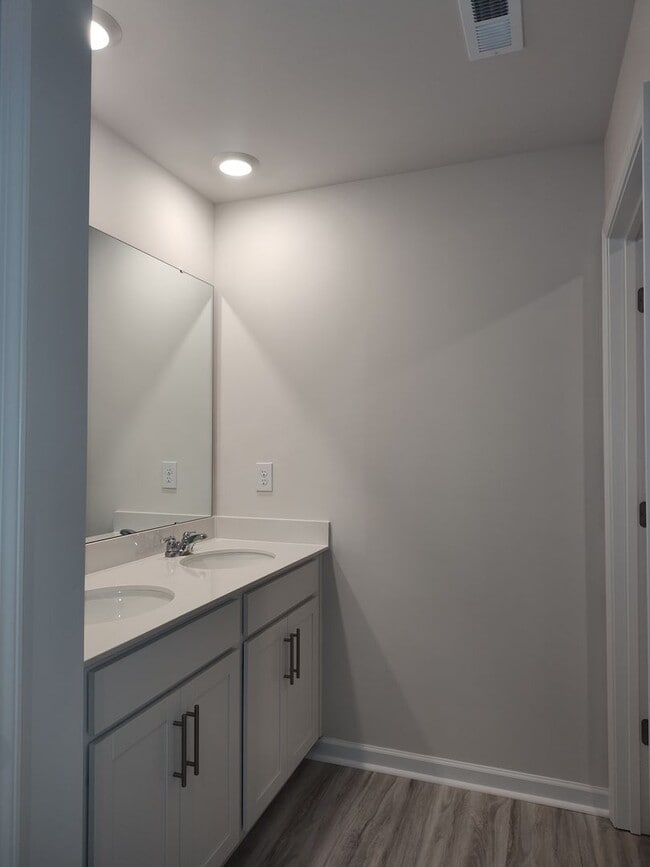 Building Photo - Beautiful New  Build Home located in the S...