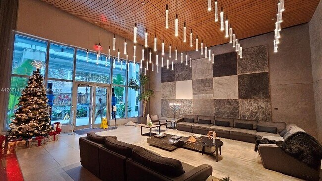 Building Photo - 1100 S Miami Ave