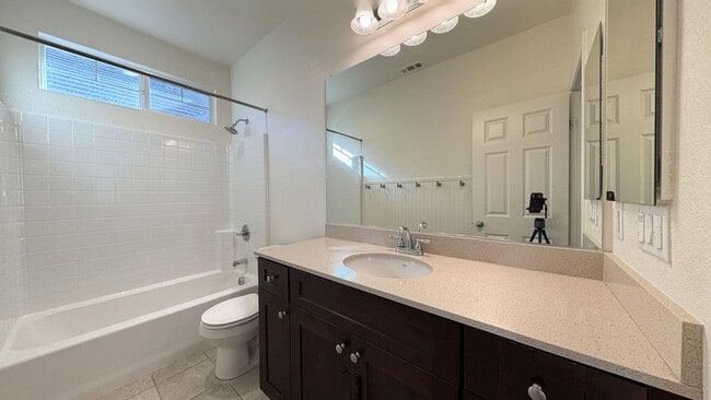 Building Photo - 646 S Brampton Ave