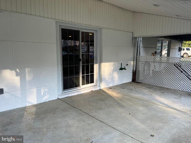 Building Photo - 4417 Crossland Rd