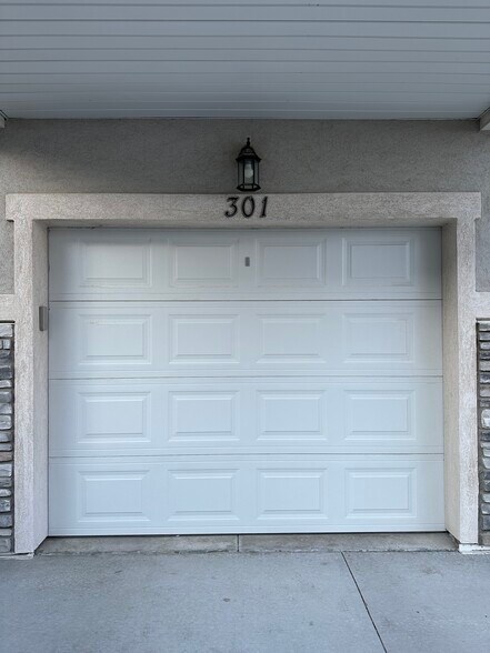 Building Photo - 14637 S McKellen Dr
