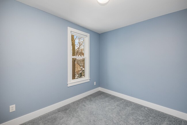 Building Photo - Immediate Move In Remodeled 3 Bed in Eastown