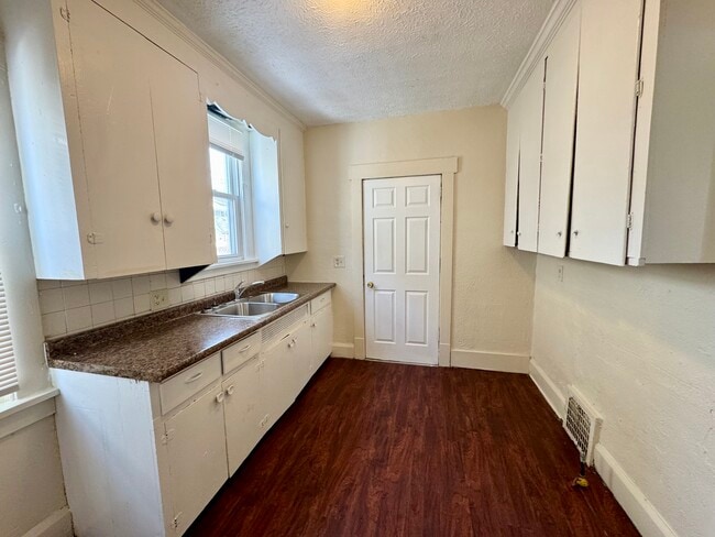 Building Photo - 2619 Clyde Pl SW