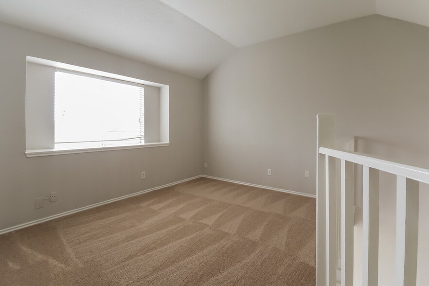 Building Photo - 16111 Rosenridge Dr