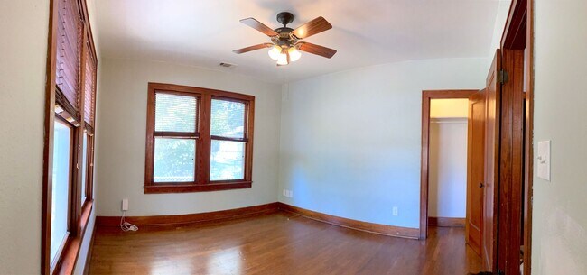 Building Photo - Charming Hyde Park Bungalow with Modern Co...