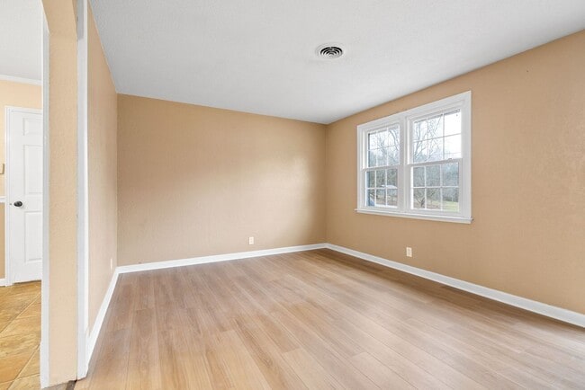 Building Photo - 3 Bedroom Pet Friendly Home For Rent!