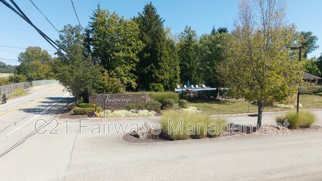Building Photo - 804 Fairways Dr