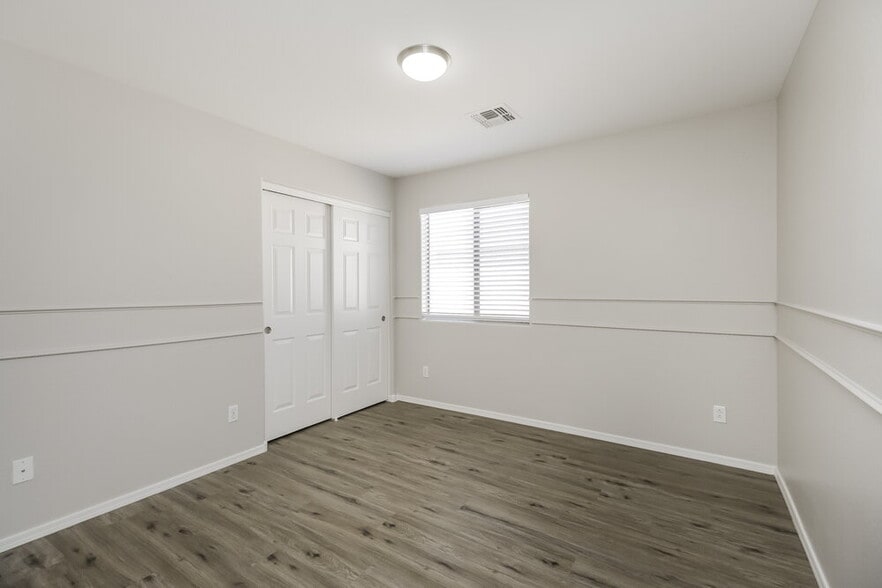 Building Photo - 2552 E Meadow Lark Way