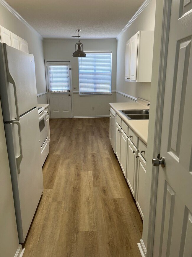 Building Photo - Mohawk Trail Townhomes-Southside Savannah