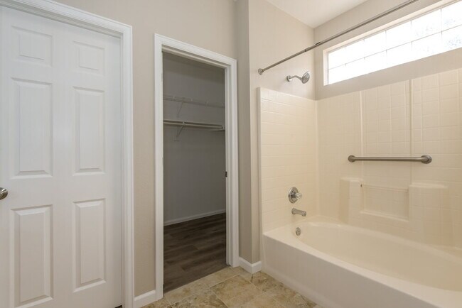 Building Photo - 6802 W Remington Pl