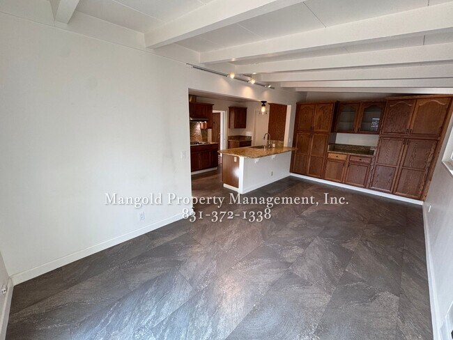 Building Photo - Beautiful 3-Bed, 2 Bath Mission Fields Home in Carmel-by-the-Sea with Modern Kitchen and Hardwood...