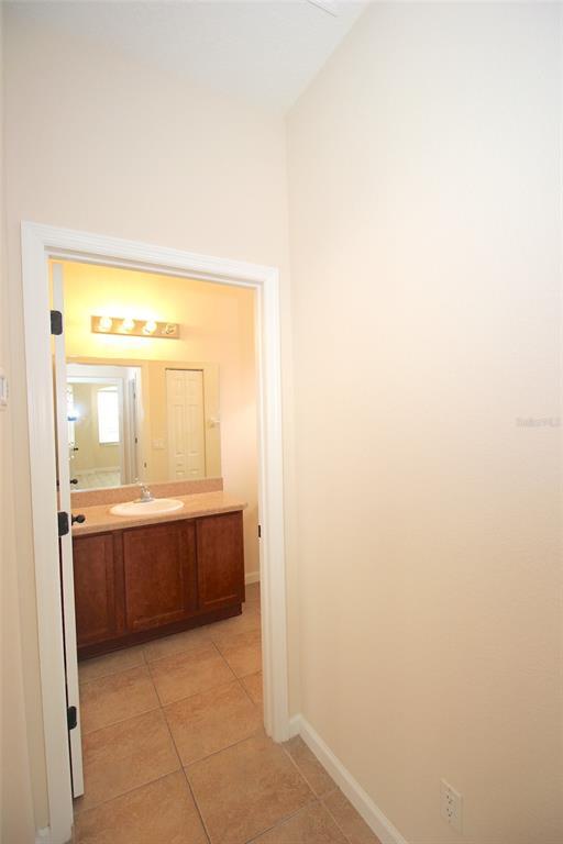 Building Photo - 60 Raintree Cir