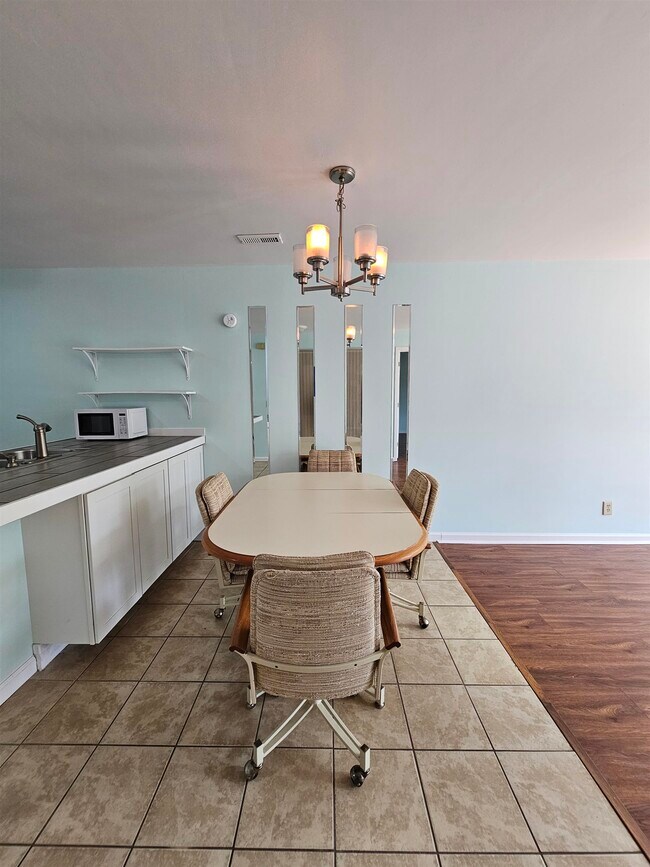 Building Photo - 4489 Little River Inn Ln