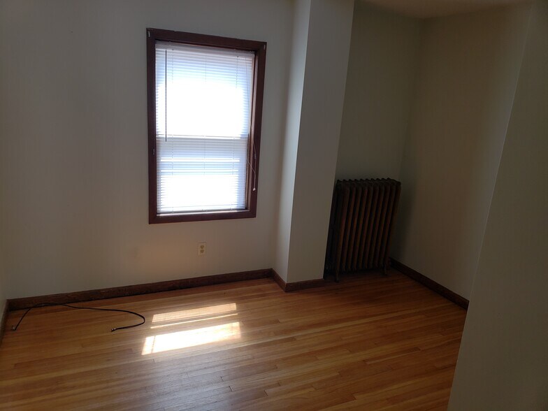 Building Photo - 35 Grove St