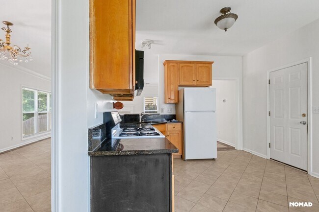 Building Photo - Charming 3BR House in Roswell