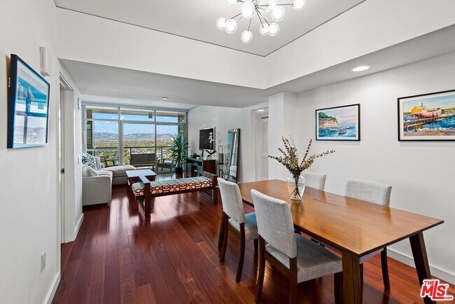 Building Photo - 13650 Marina Pointe Dr