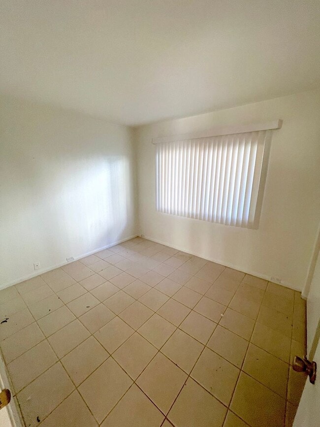 Building Photo - M/I SPECIAL - Remodeled Townhome in Point ...