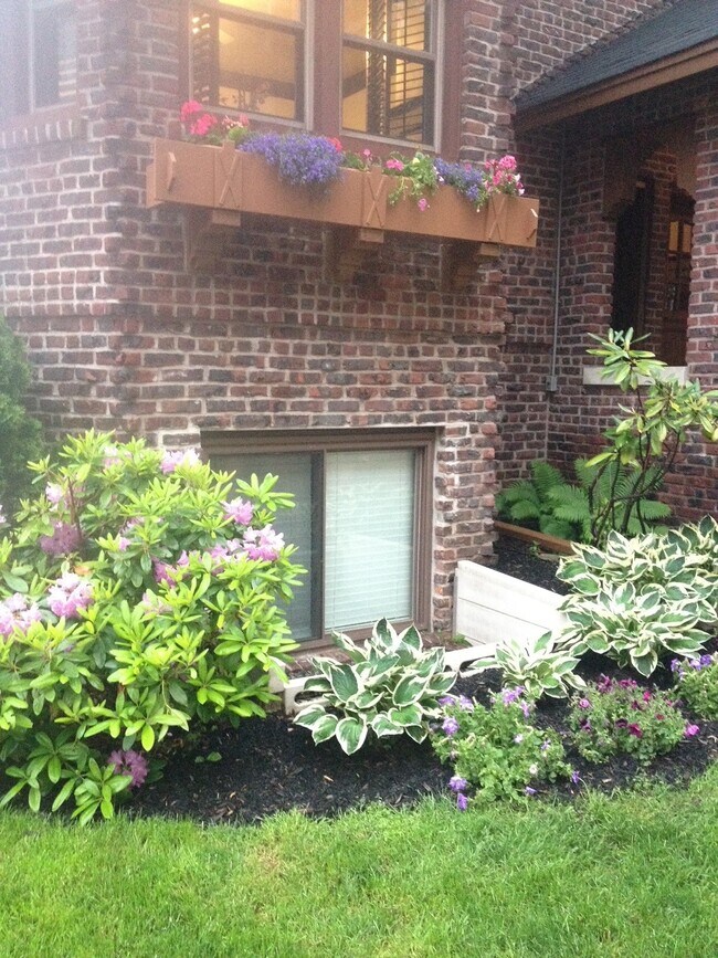 Building Photo - 51 S Park St