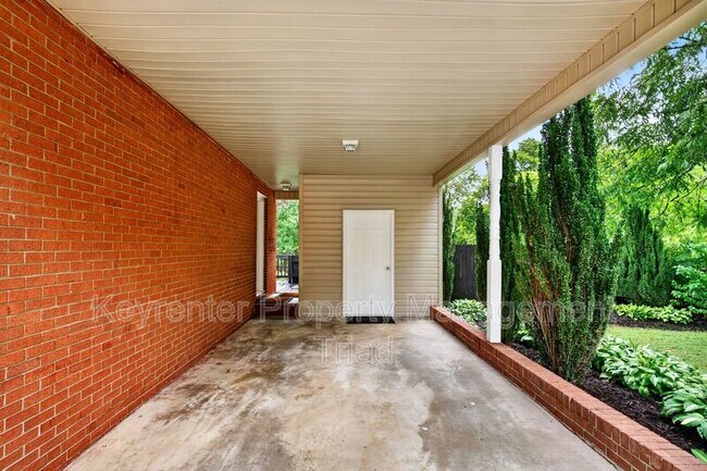 Building Photo - 9415 Glen Cross Dr