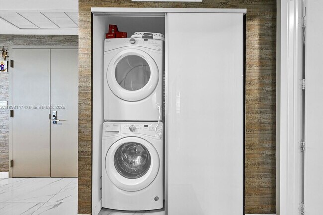 Building Photo - 488 NE 18th St