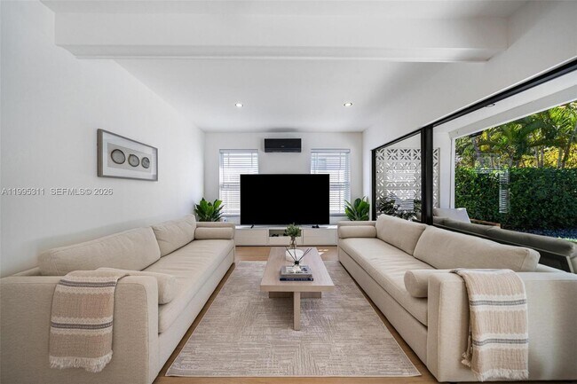 Building Photo - 696 NE 67th St